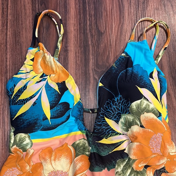 Lucky Brand Sunflower Slimming Tankini - Picture 6 of 12